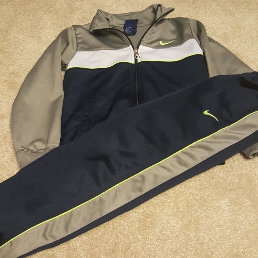 Nike outfit size 6
